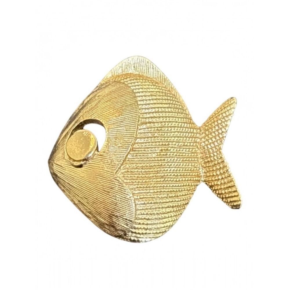 Vintage Trifari Goldtone signed Mid Century Mod Fluted Satin FISH Brooch